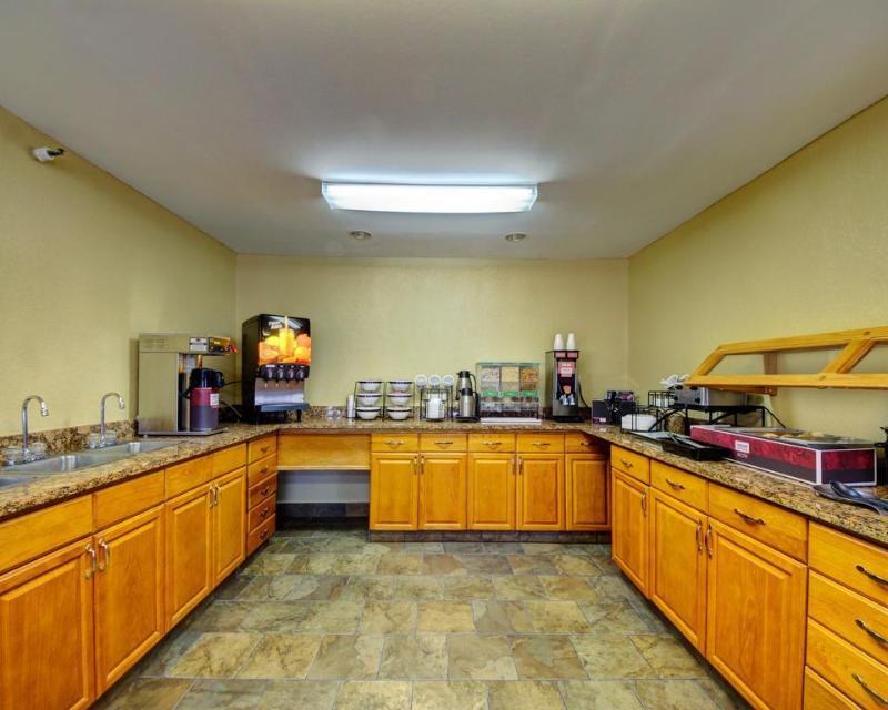 6 Tulsa, Ok Airport Hotel 2*