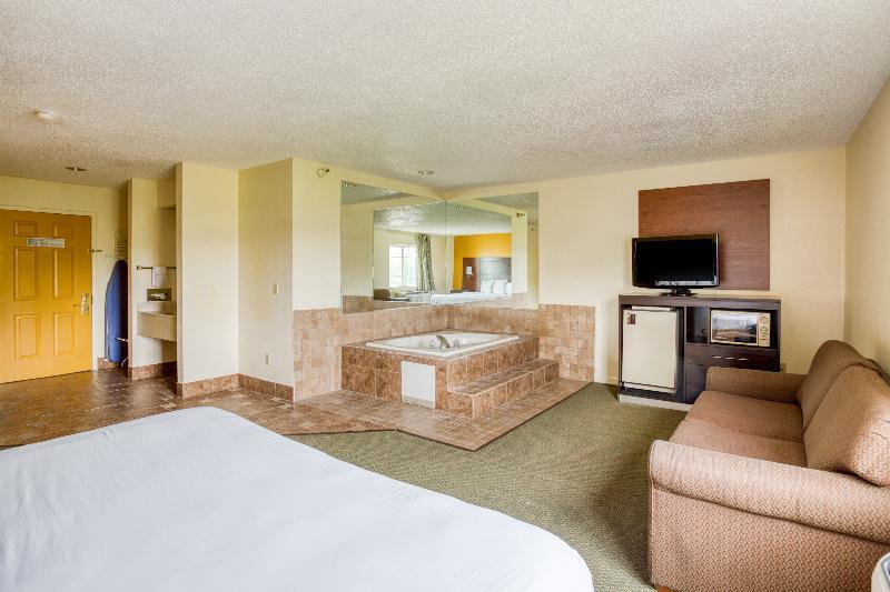 Hotel 6 Tulsa, Ok Airport Tulsa